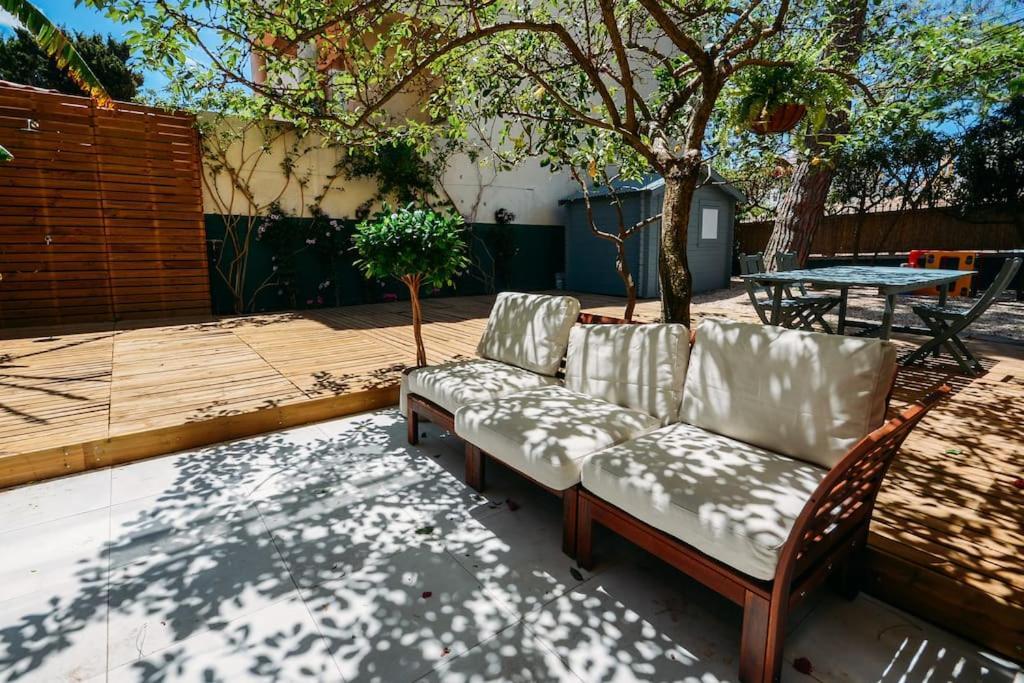 Center Family With Courtyard Apartment